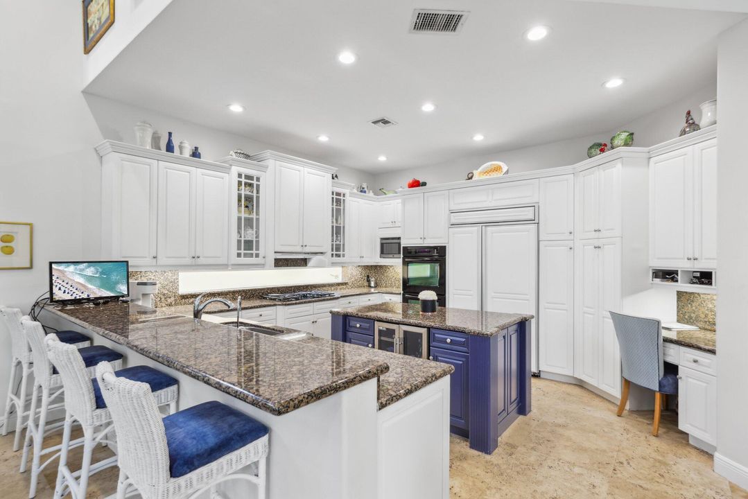 For Sale: $3,250,000 (6 beds, 7 baths, 4805 Square Feet)