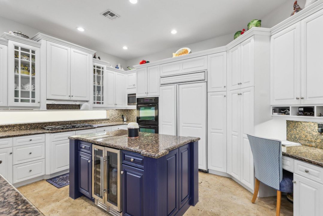 For Sale: $3,250,000 (6 beds, 7 baths, 4805 Square Feet)