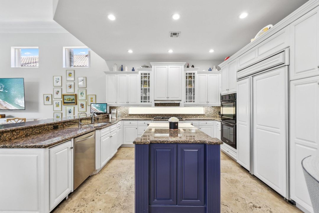 For Sale: $3,250,000 (6 beds, 7 baths, 4805 Square Feet)