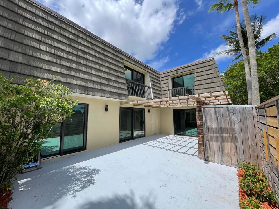 Active With Contract: $3,400 (2 beds, 2 baths, 1488 Square Feet)