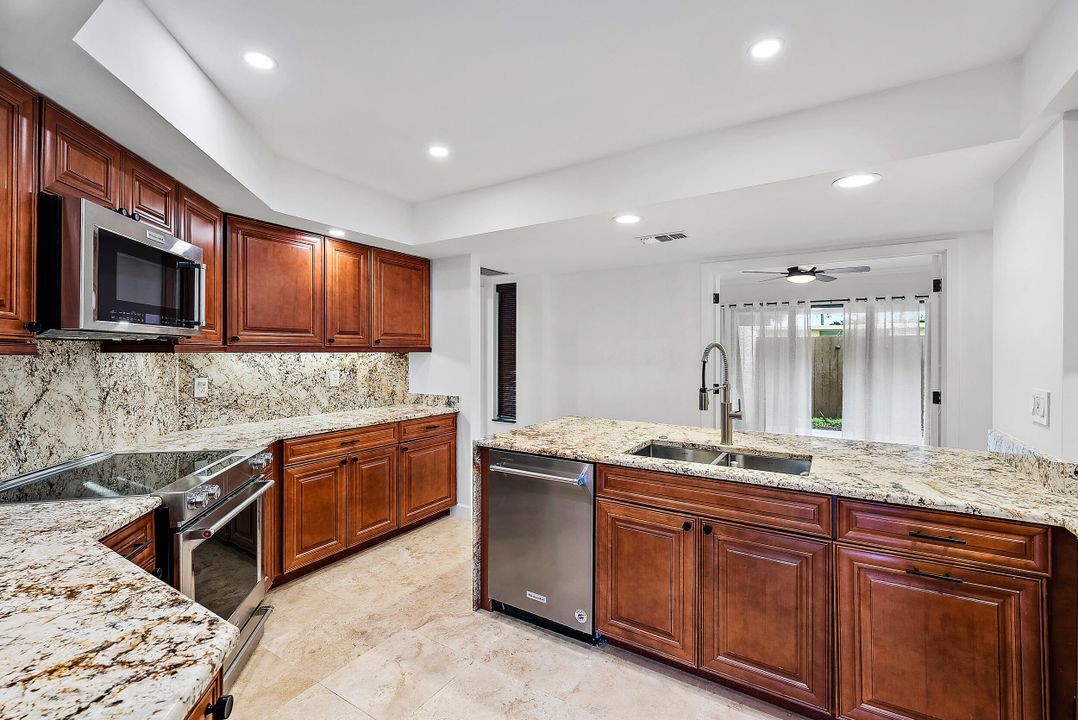 В аренду: $6,000 (4 спален, 3 ванн, 2580 Квадратных фут)