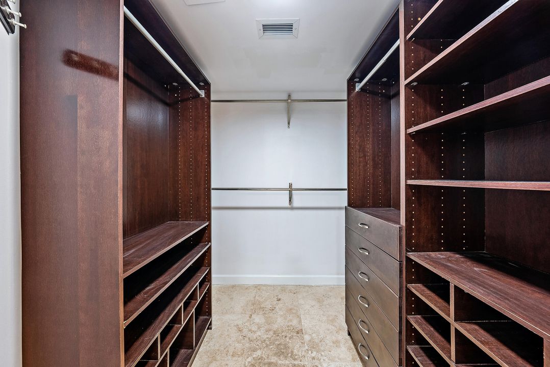 В аренду: $6,000 (4 спален, 3 ванн, 2580 Квадратных фут)