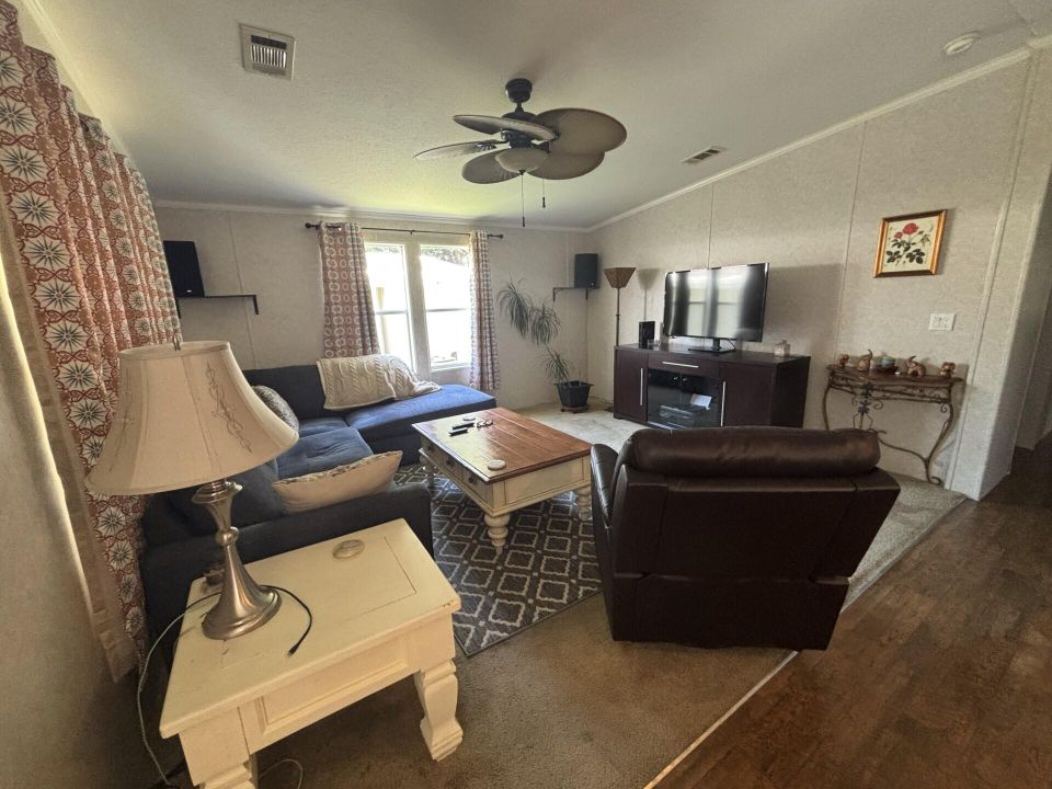 待售: $99,000 (3 贝兹, 2 浴室, 1323 平方英尺)