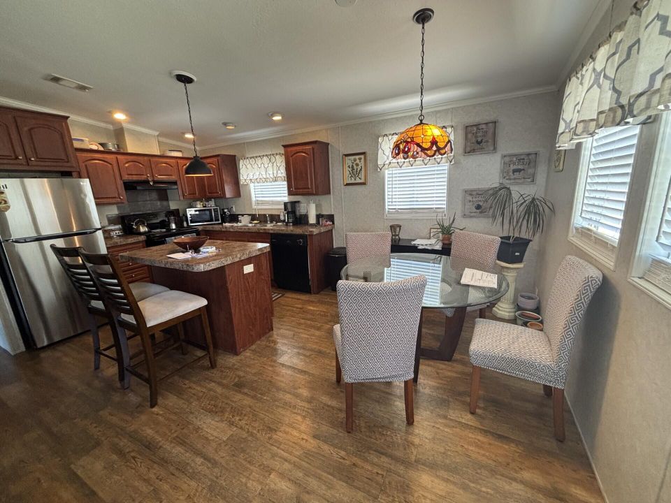 待售: $99,000 (3 贝兹, 2 浴室, 1323 平方英尺)