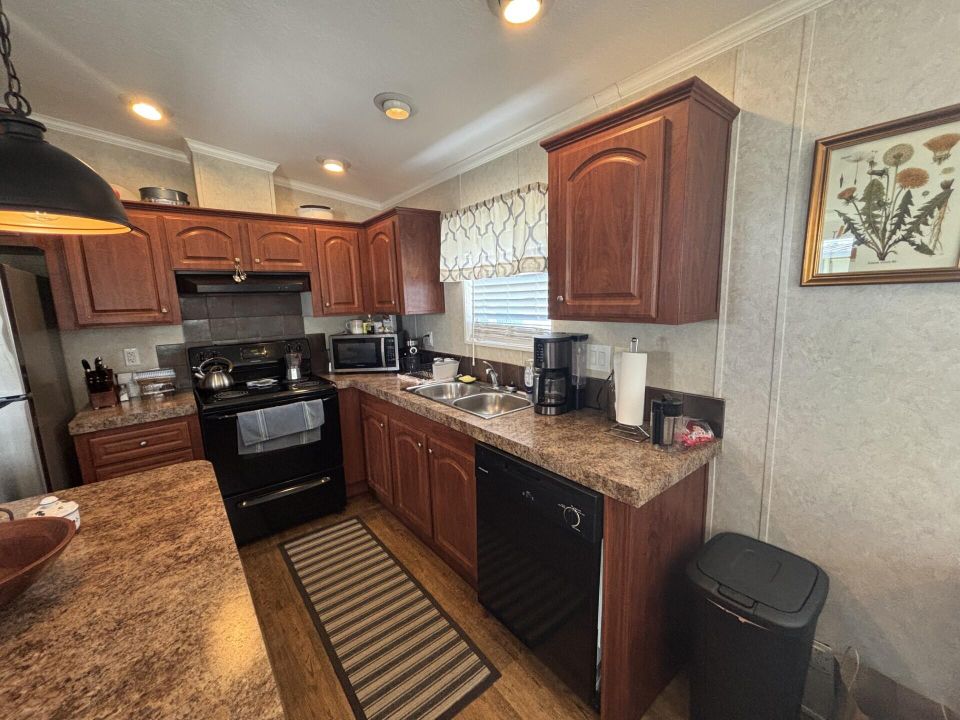 待售: $99,000 (3 贝兹, 2 浴室, 1323 平方英尺)