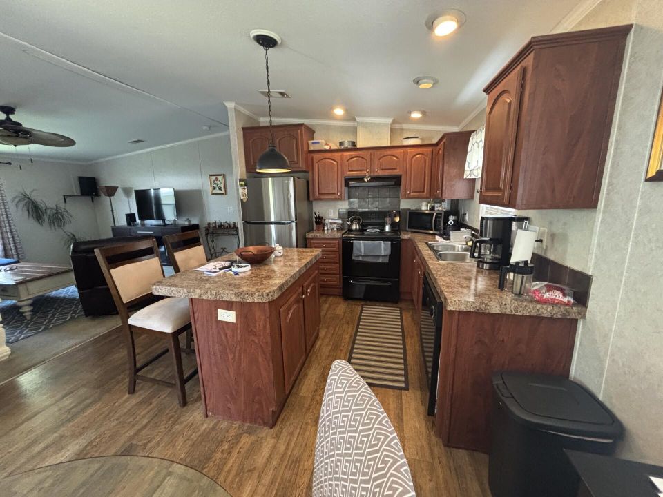 待售: $99,000 (3 贝兹, 2 浴室, 1323 平方英尺)