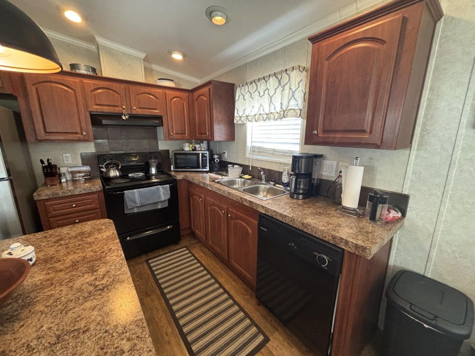 待售: $99,000 (3 贝兹, 2 浴室, 1323 平方英尺)