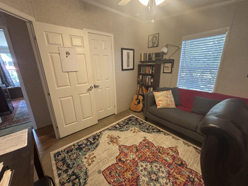 待售: $99,000 (3 贝兹, 2 浴室, 1323 平方英尺)