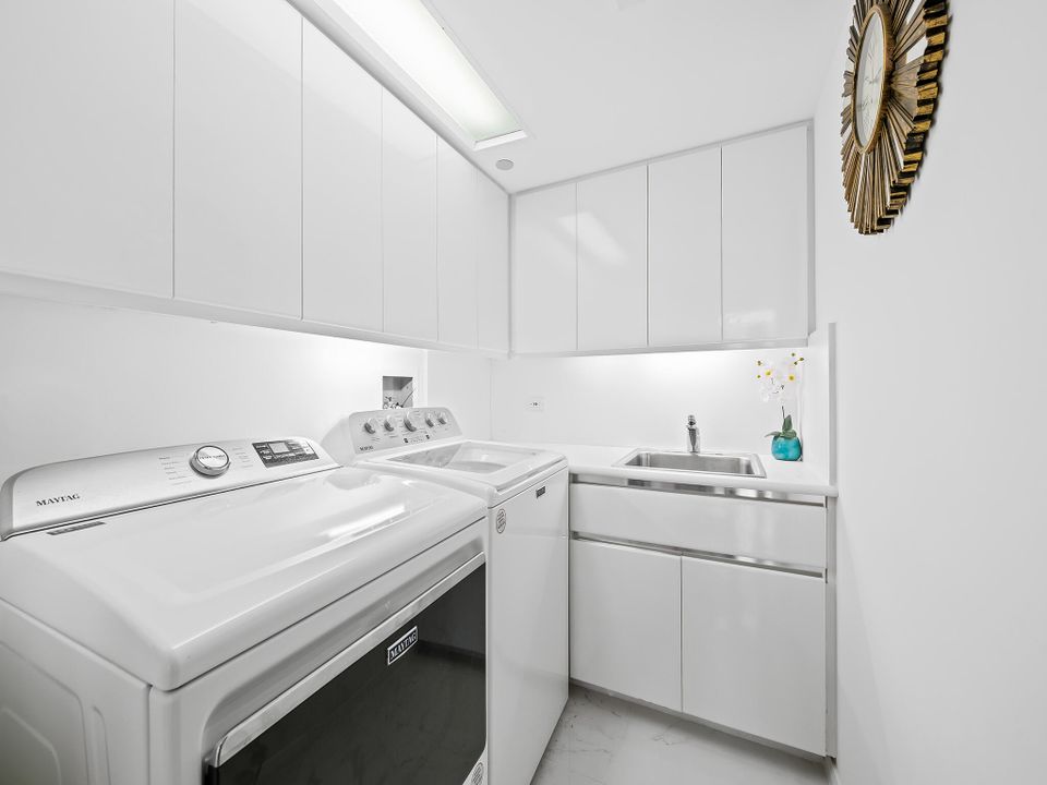 Active With Contract: $1,100,000 (3 beds, 3 baths, 2108 Square Feet)