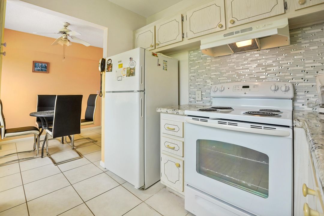 For Sale: $110,000 (2 beds, 1 baths, 840 Square Feet)