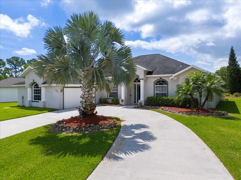 En Venta: $695,000 (3 camas, 2 baños, 2800 Pies cuadrados)