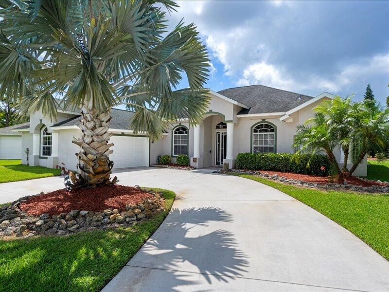 En Venta: $695,000 (3 camas, 2 baños, 2800 Pies cuadrados)