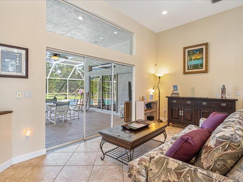 En Venta: $695,000 (3 camas, 2 baños, 2800 Pies cuadrados)