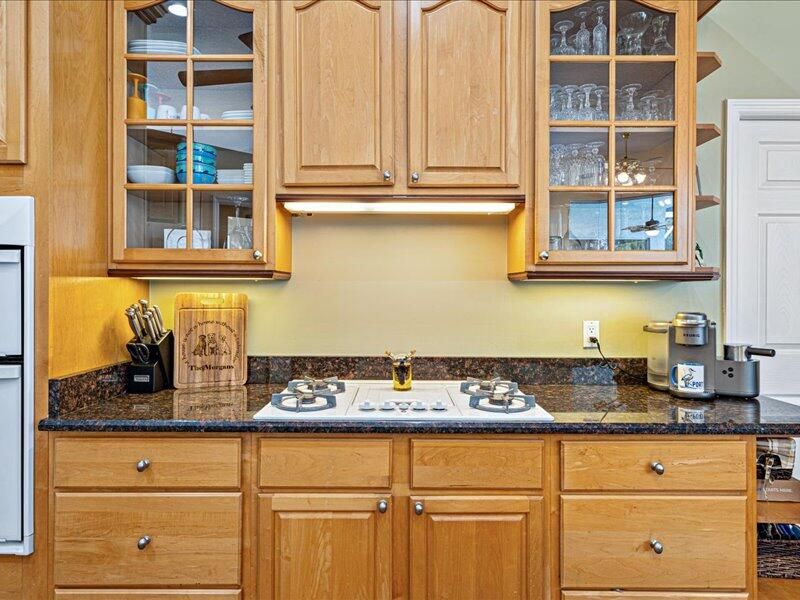 En Venta: $695,000 (3 camas, 2 baños, 2800 Pies cuadrados)