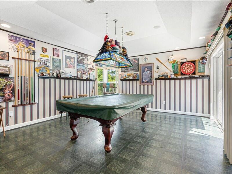 En Venta: $695,000 (3 camas, 2 baños, 2800 Pies cuadrados)