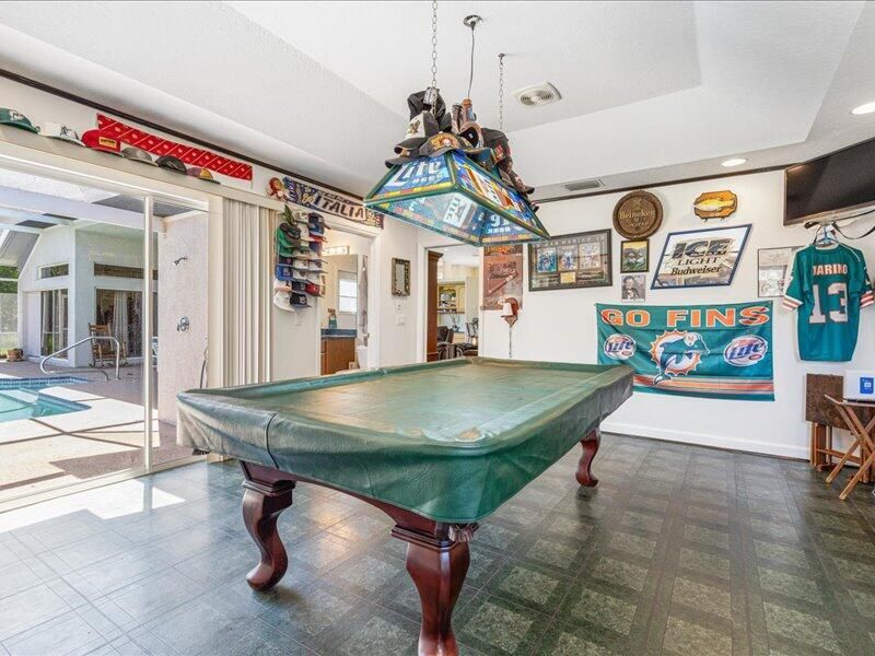 En Venta: $695,000 (3 camas, 2 baños, 2800 Pies cuadrados)