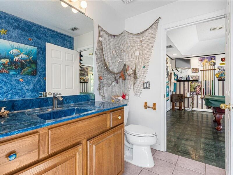 En Venta: $695,000 (3 camas, 2 baños, 2800 Pies cuadrados)