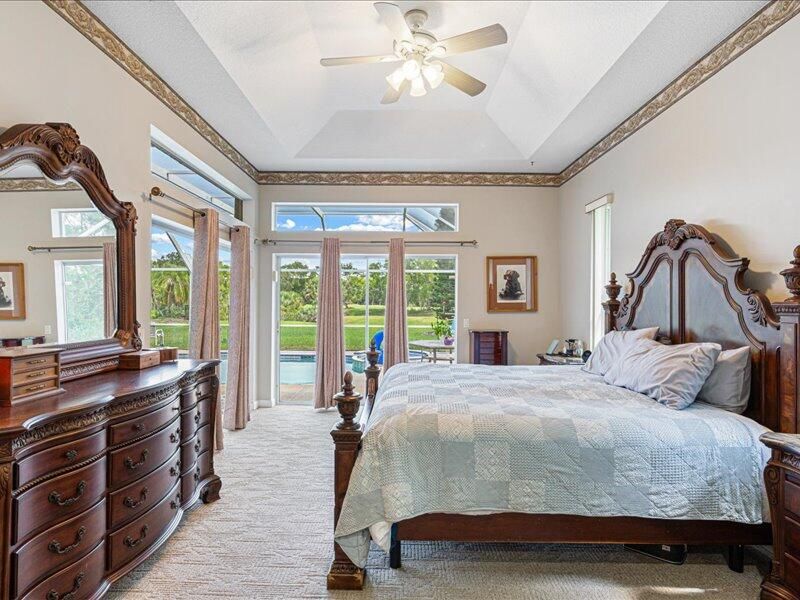 En Venta: $695,000 (3 camas, 2 baños, 2800 Pies cuadrados)