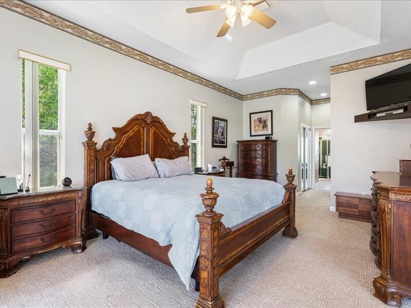 En Venta: $695,000 (3 camas, 2 baños, 2800 Pies cuadrados)