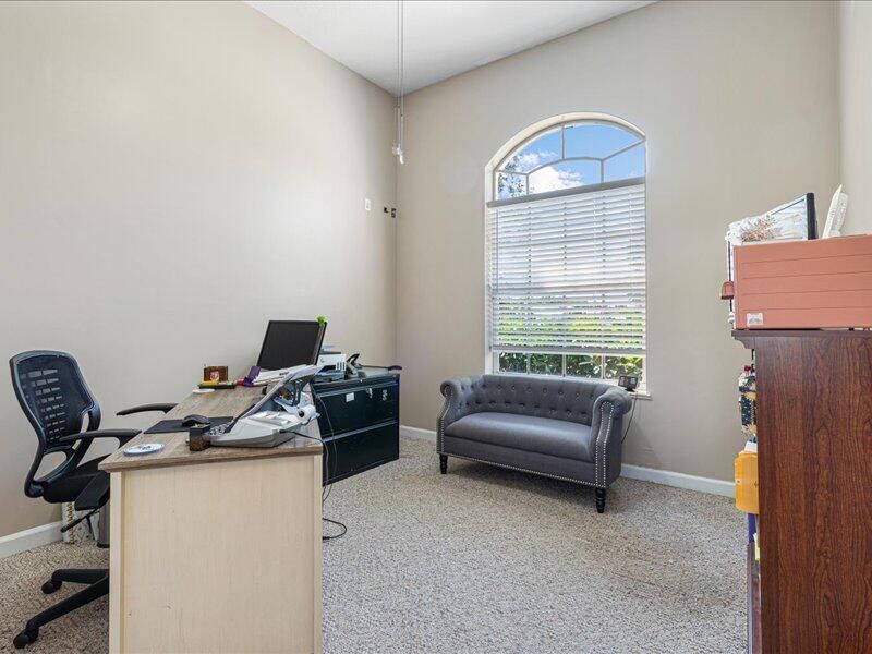 En Venta: $695,000 (3 camas, 2 baños, 2800 Pies cuadrados)