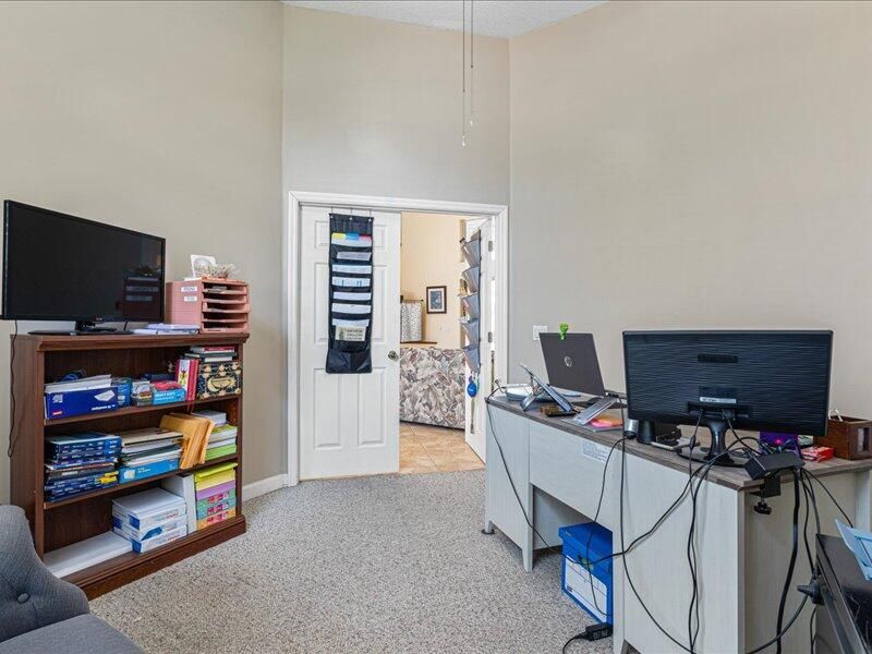 En Venta: $695,000 (3 camas, 2 baños, 2800 Pies cuadrados)