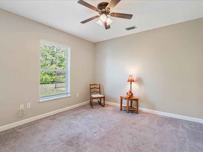 En Venta: $695,000 (3 camas, 2 baños, 2800 Pies cuadrados)