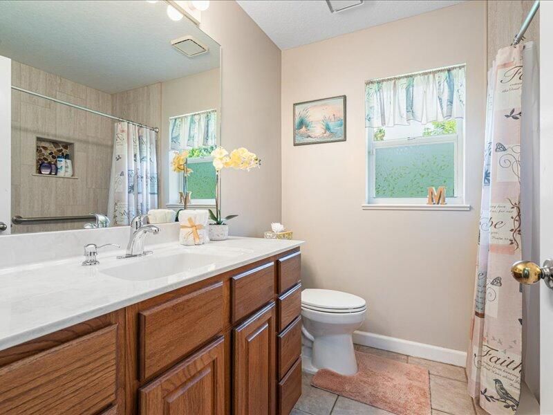 En Venta: $695,000 (3 camas, 2 baños, 2800 Pies cuadrados)