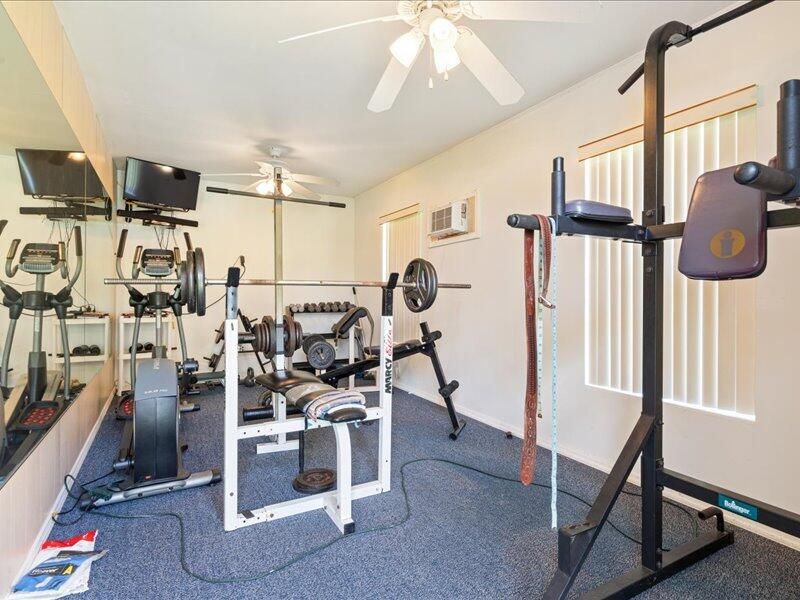 En Venta: $695,000 (3 camas, 2 baños, 2800 Pies cuadrados)