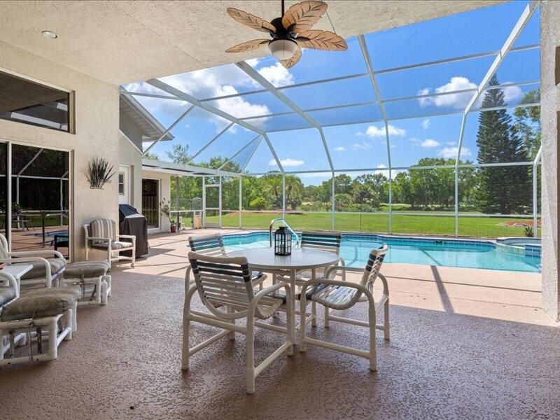 En Venta: $695,000 (3 camas, 2 baños, 2800 Pies cuadrados)