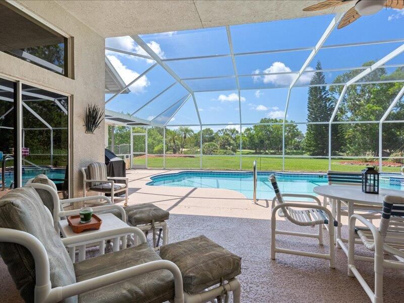 En Venta: $695,000 (3 camas, 2 baños, 2800 Pies cuadrados)