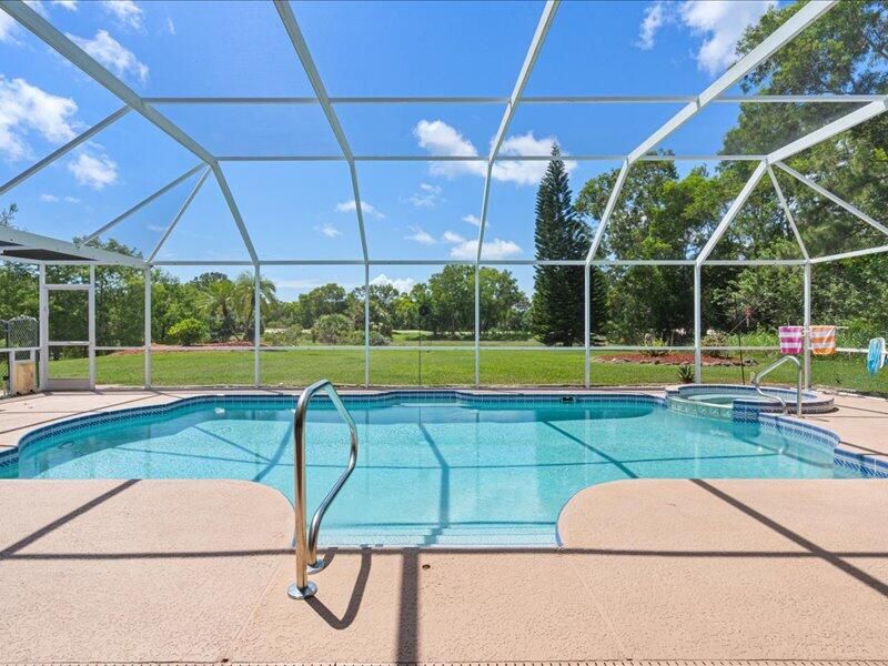 En Venta: $695,000 (3 camas, 2 baños, 2800 Pies cuadrados)