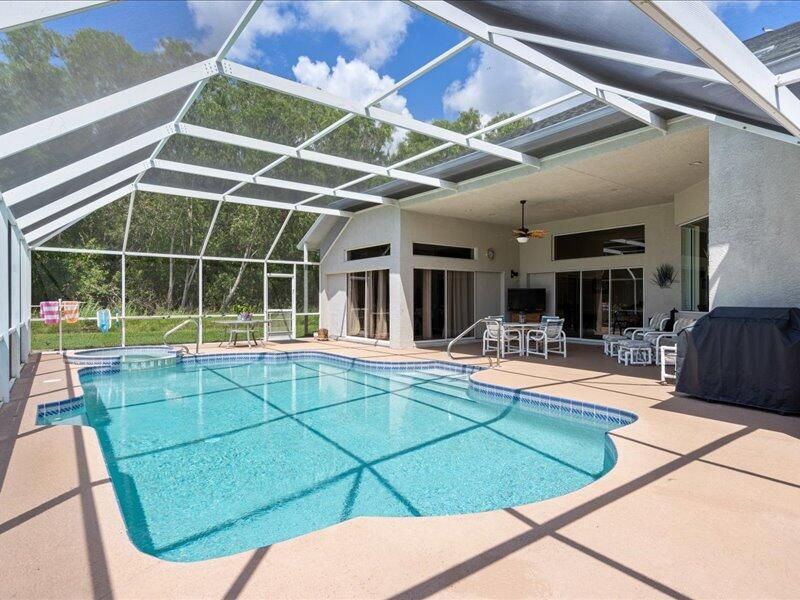 En Venta: $695,000 (3 camas, 2 baños, 2800 Pies cuadrados)