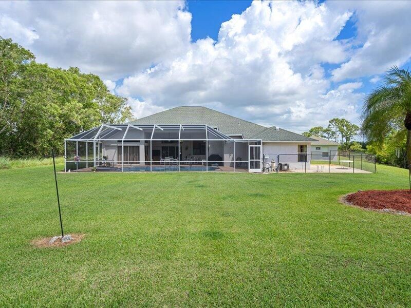 En Venta: $695,000 (3 camas, 2 baños, 2800 Pies cuadrados)