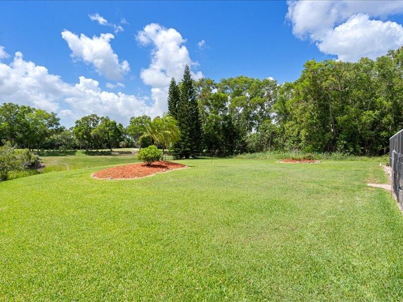 En Venta: $695,000 (3 camas, 2 baños, 2800 Pies cuadrados)