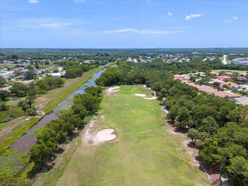 En Venta: $695,000 (3 camas, 2 baños, 2800 Pies cuadrados)