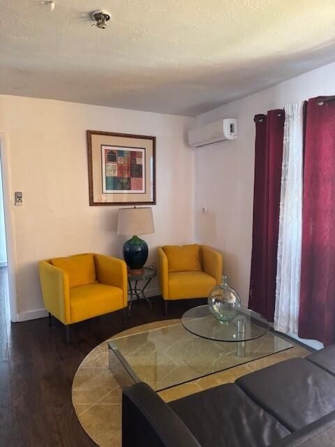 Recently Rented: $1,250 (2 beds, 1 baths, 800 Square Feet)