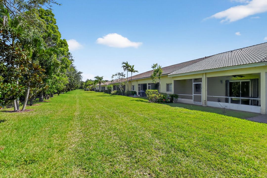 合同活跃: $300,000 (2 贝兹, 2 浴室, 1259 平方英尺)