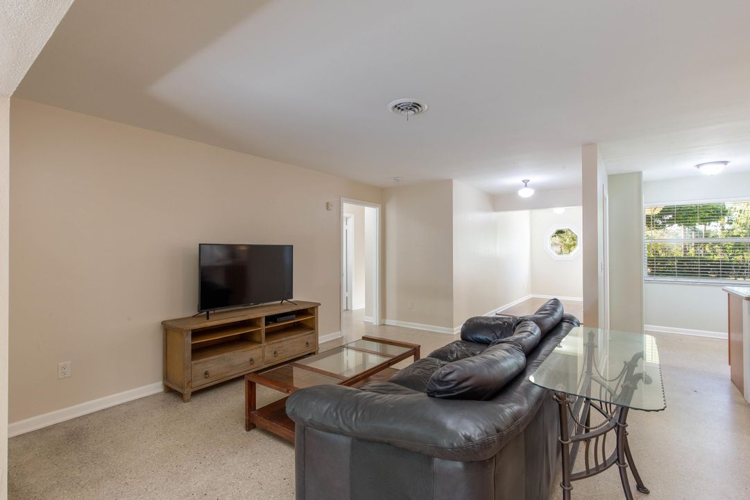 出租: $25,000 (3 贝兹, 2 浴室, 1524 平方英尺)