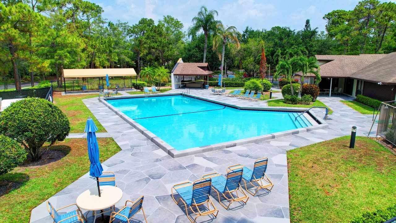 合同活跃: $2,000 (3 贝兹, 2 浴室, 1298 平方英尺)