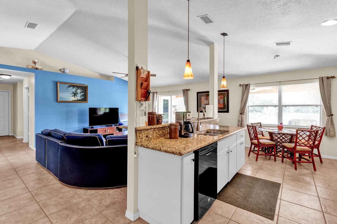 待售: $789,900 (3 贝兹, 2 浴室, 1615 平方英尺)