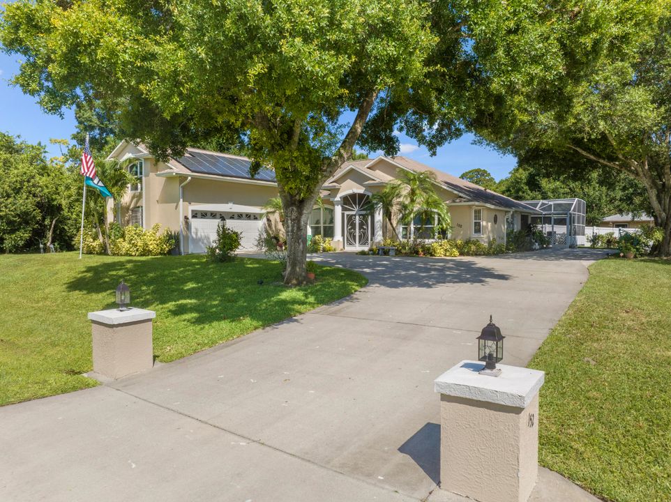 Recently Sold: $599,900 (4 beds, 2 baths, 2496 Square Feet)