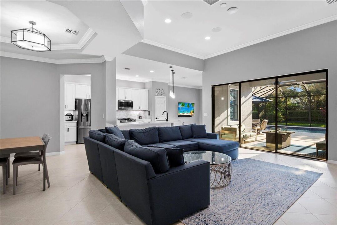 Activo con contrato: $10,000 (3 camas, 2 baños, 1915 Pies cuadrados)