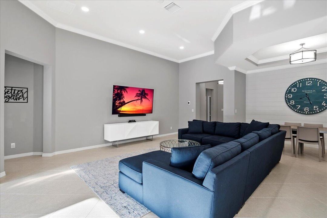 Activo con contrato: $10,000 (3 camas, 2 baños, 1915 Pies cuadrados)