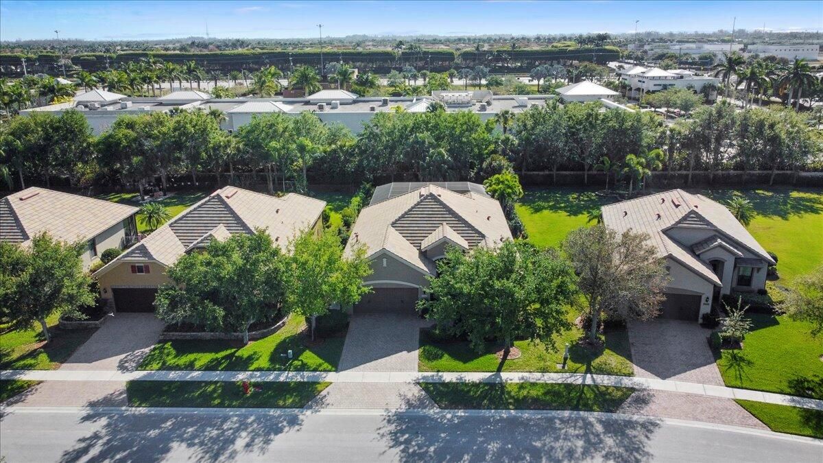 Activo con contrato: $10,000 (3 camas, 2 baños, 1915 Pies cuadrados)