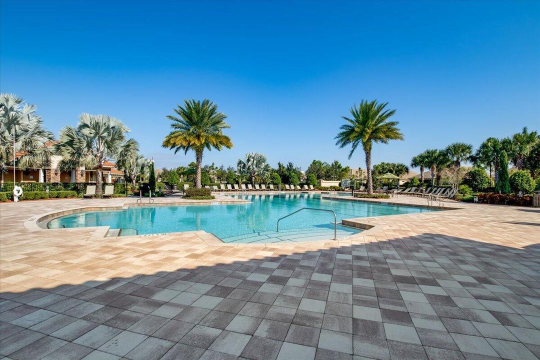 Activo con contrato: $10,000 (3 camas, 2 baños, 1915 Pies cuadrados)