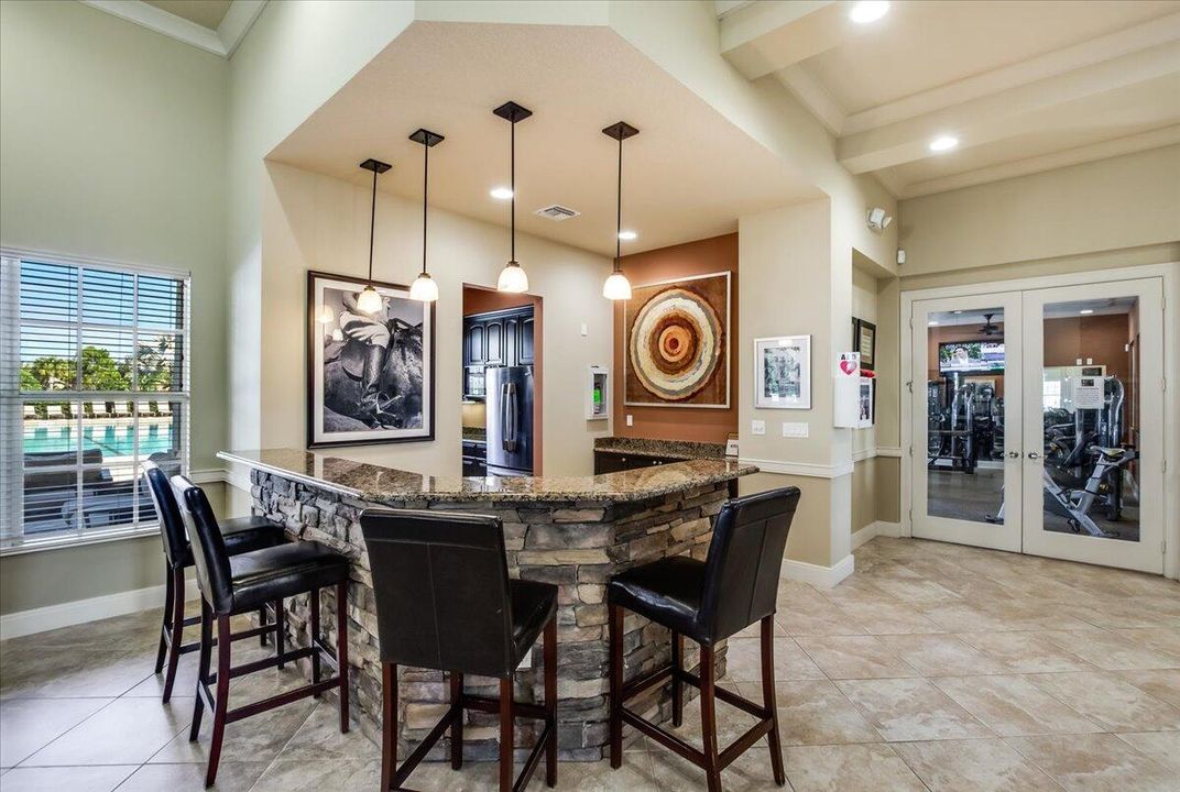 Activo con contrato: $10,000 (3 camas, 2 baños, 1915 Pies cuadrados)