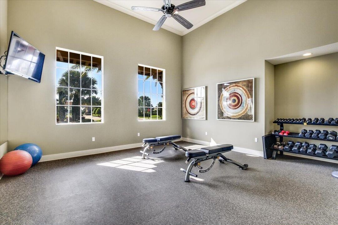 Activo con contrato: $10,000 (3 camas, 2 baños, 1915 Pies cuadrados)