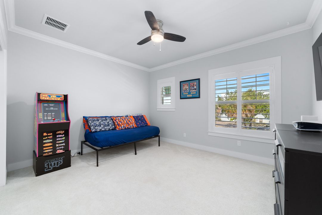 待售: $680,000 (3 贝兹, 2 浴室, 2022 平方英尺)