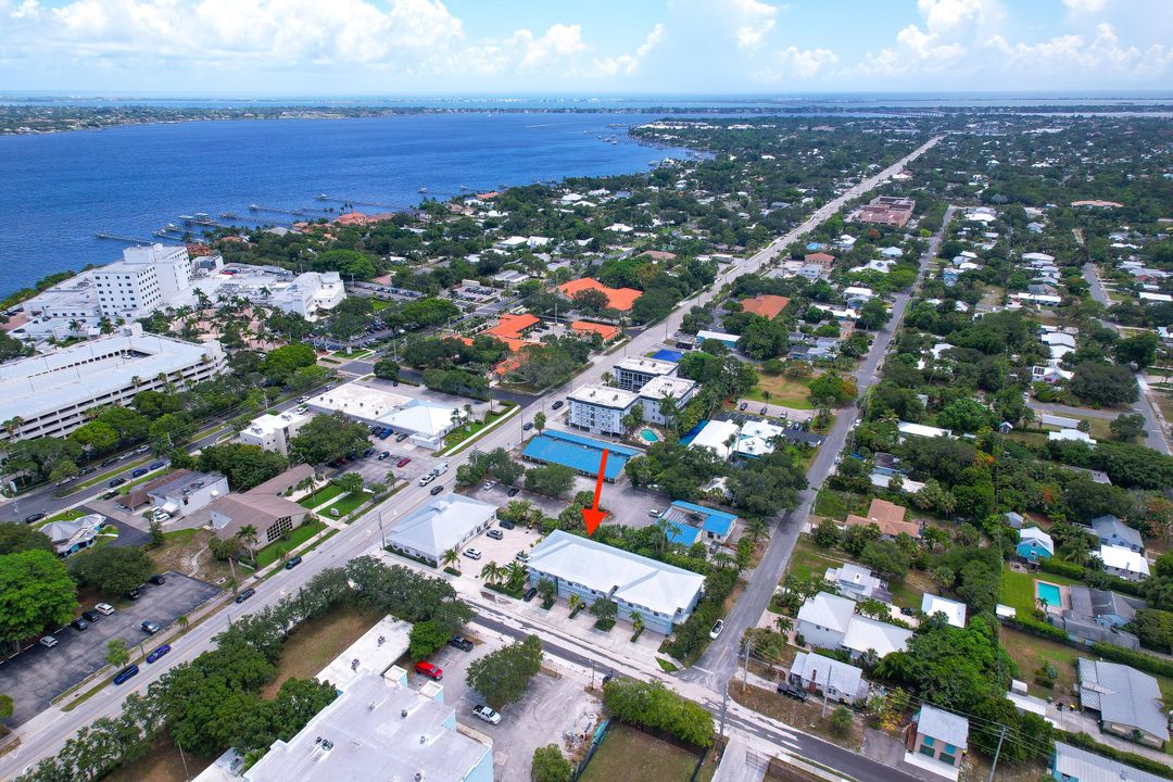 待售: $680,000 (3 贝兹, 2 浴室, 2022 平方英尺)