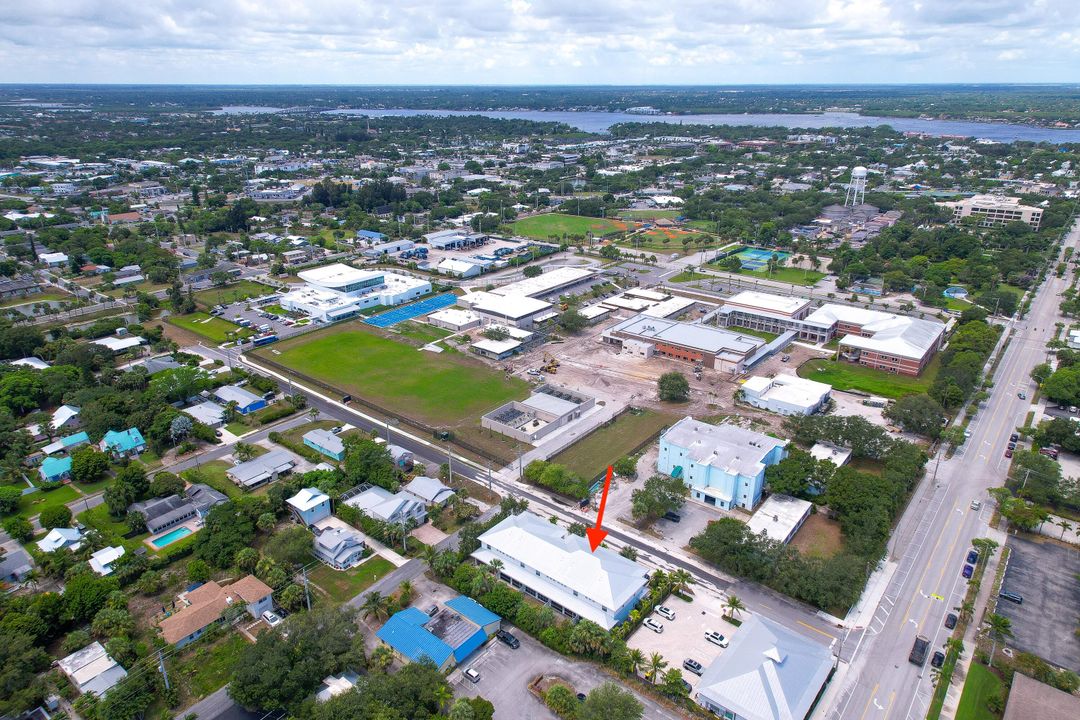 待售: $680,000 (3 贝兹, 2 浴室, 2022 平方英尺)